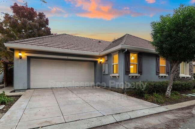 Building Photo - 363 W Viento St