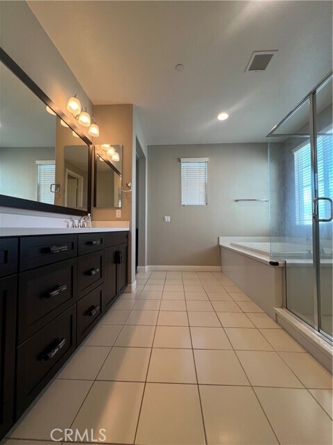 Building Photo - 9735 La Vine Ct