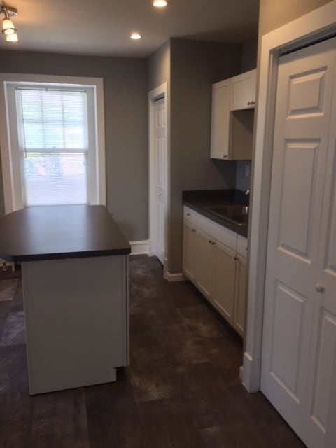 Building Photo - 1000 W 28th St