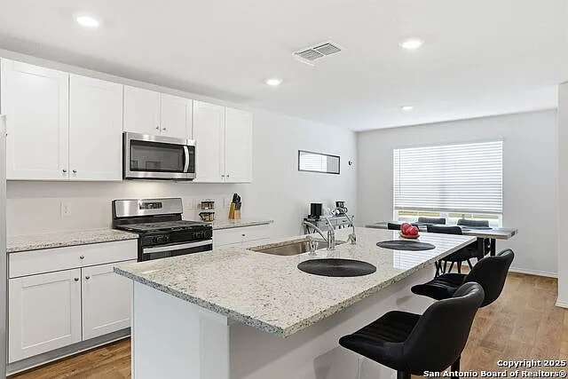 Building Photo - Room in House on Navidad Pike