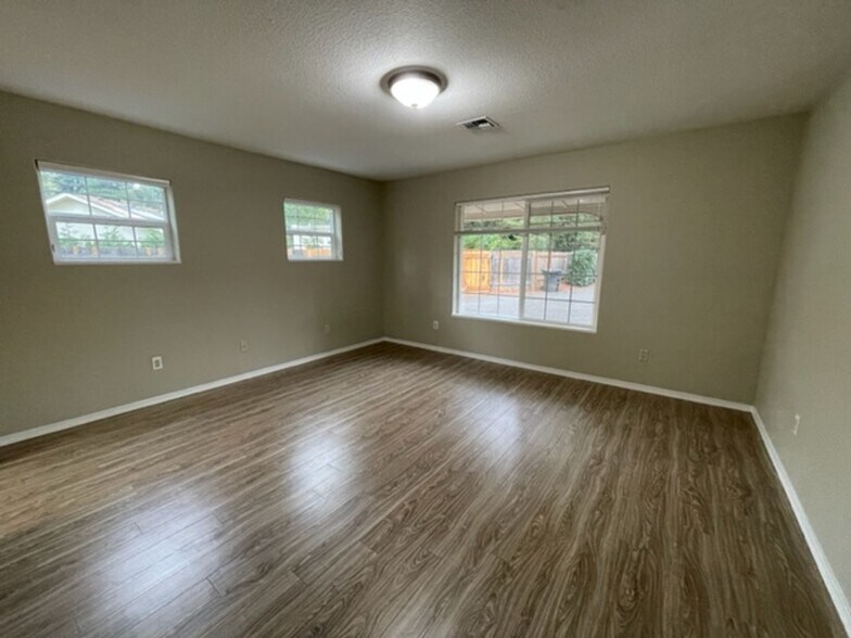 Building Photo - 12242 S Breyman Ave