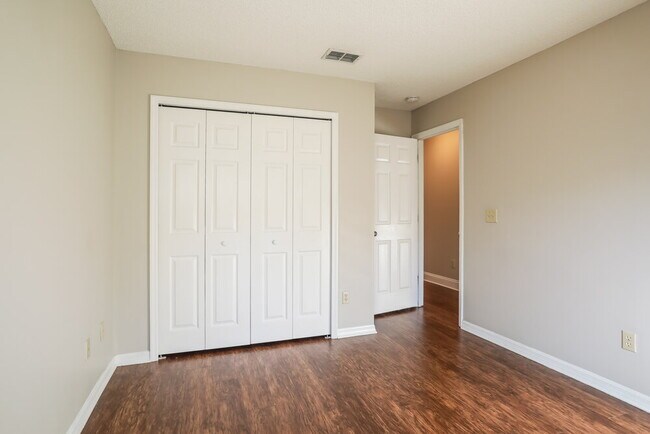 Building Photo - 8244 International Village Dr