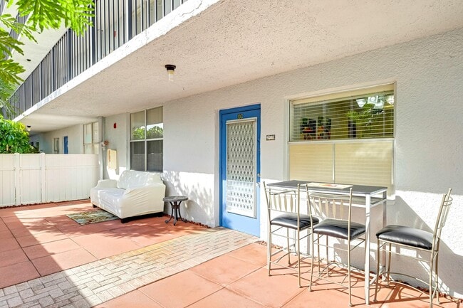 Building Photo - 6650 S Oriole Blvd