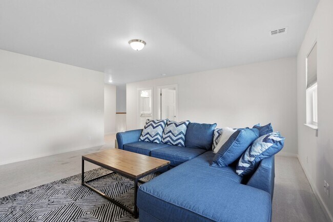 Building Photo - Stunner! This beautiful home features a spacious open floor plan with primary suite and private o...