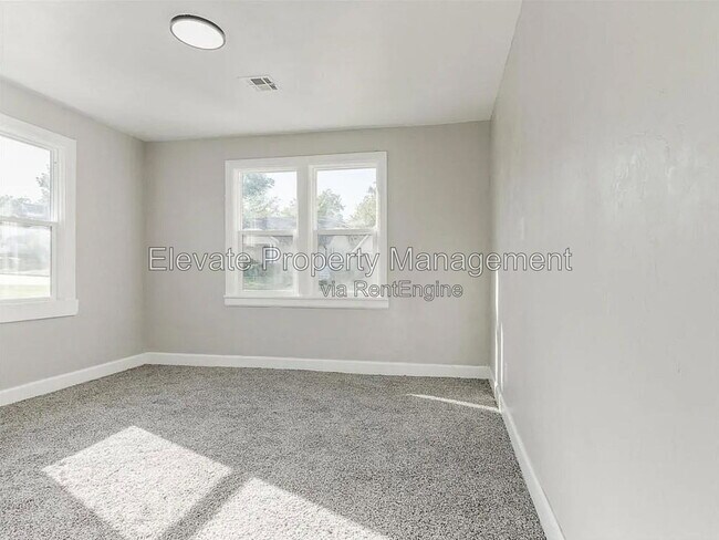 Building Photo - 835 W Eubanks St