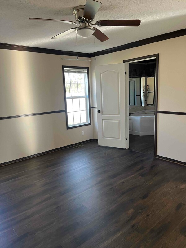 Building Photo - 7720 Hwy 2301