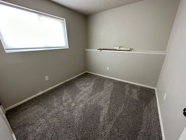 Building Photo - 3 BEDROOM, 2 BATHROOM SINGLE FAMILY HOME LOCATED CLOSE TO PETERSON AFB, SCHRIEVER AFB & FORT CARS...