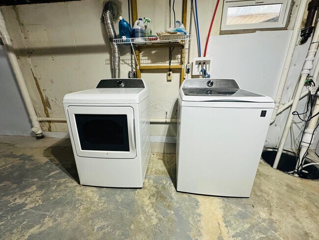 Building Photo - Charming 3 Bedroom Home in Fern Creek – Great Layout & Location: Limited-Time Leasing Special!