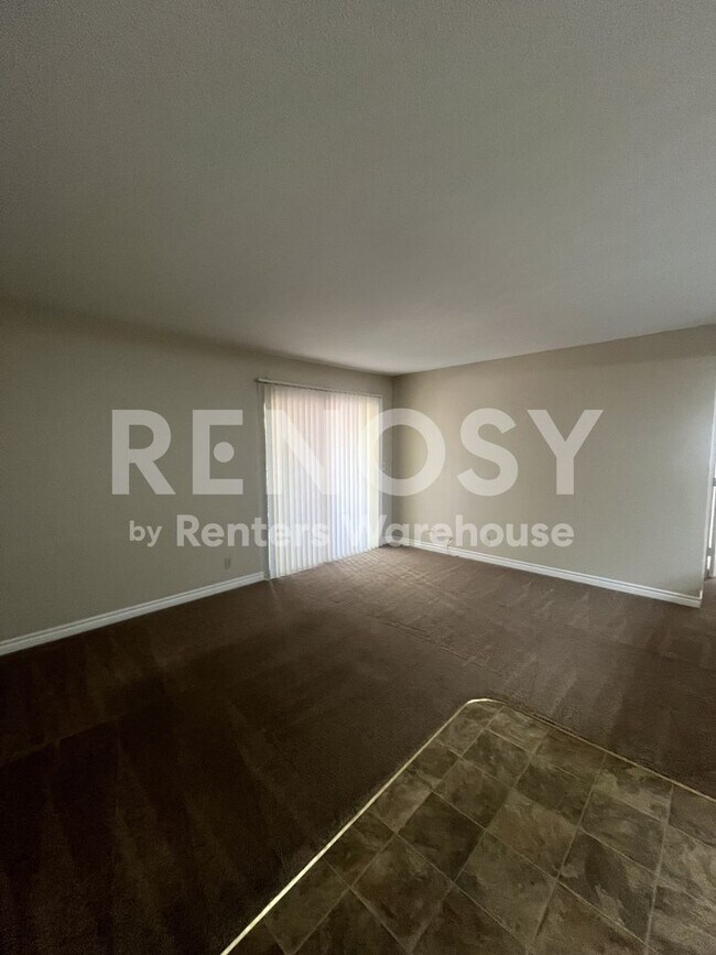 Building Photo - Avail Immediately: Beautiful 2 Bedroom 1 Bathroom condo Freshly Painted, New Carpet