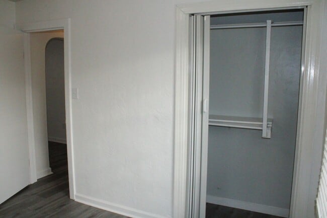 Building Photo - 2 Bedroom, 1 Bathroom Single Story House in Antioch with Garage and Side Yard Access