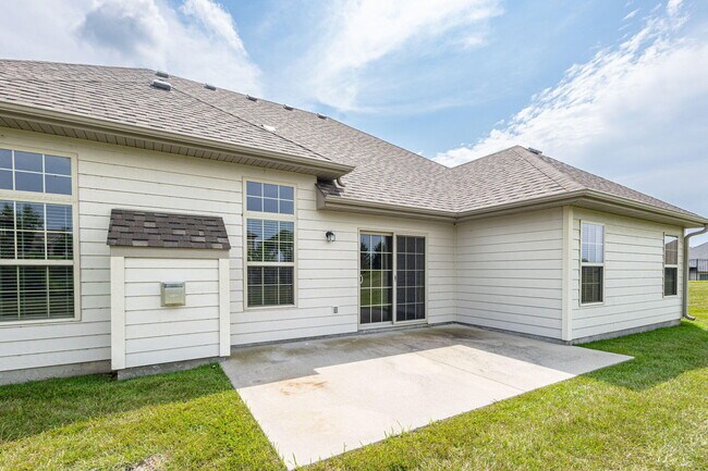 Building Photo - 6401 Cobble Creek Dr