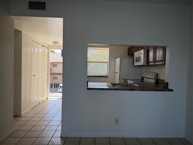 Building Photo - 10007 Winding Lake Rd