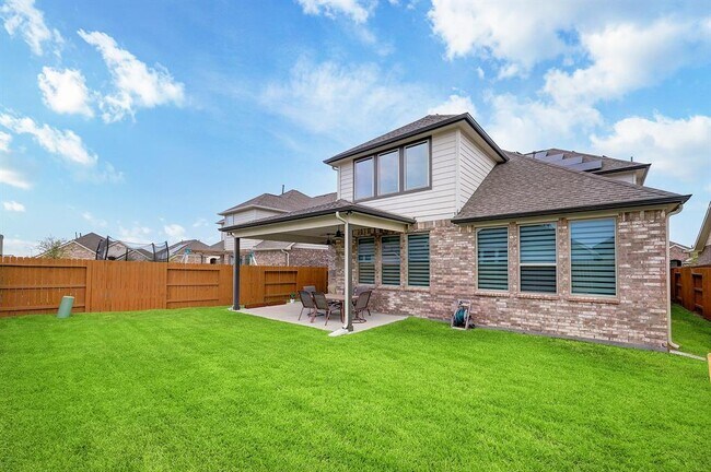Building Photo - 142 Sunray Creek Dr