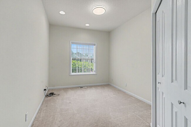 Building Photo - Well-Kept Single-Level 3 bed, 2 bath home in West Salem