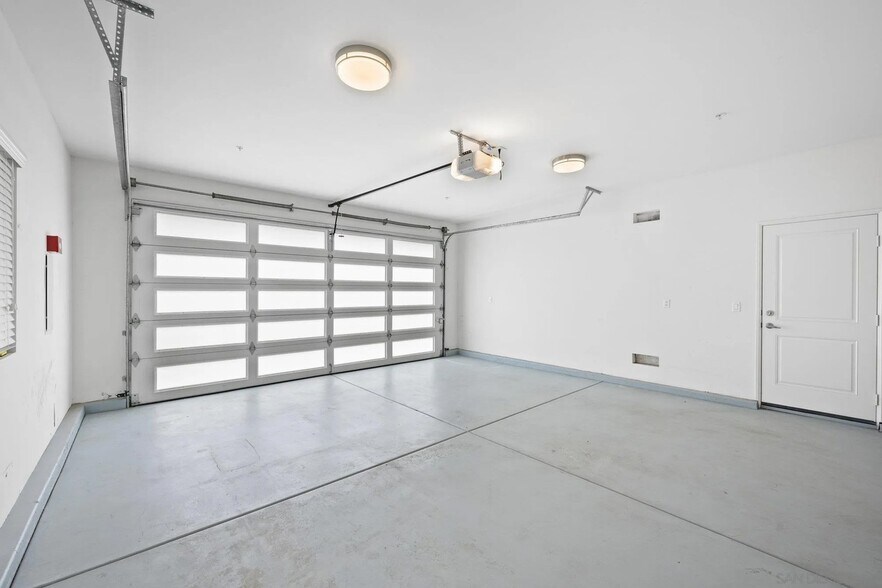 Garage (EV charger not shown) - 1289 Donax Ave