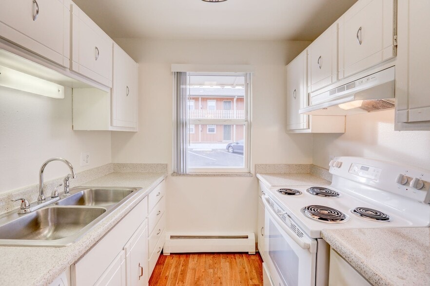 Primary Photo - Edelweiss Apartments