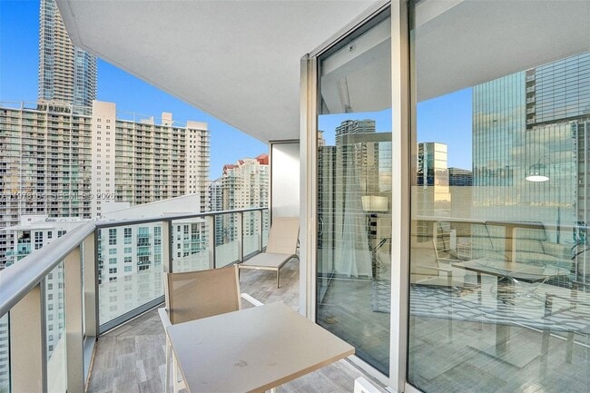 Building Photo - 1300 Brickell Bay Dr