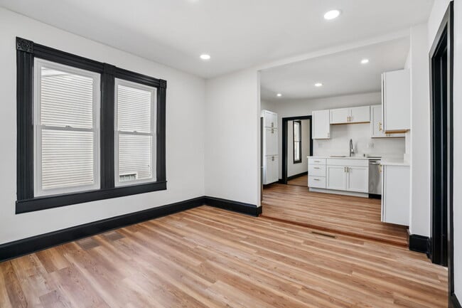 Building Photo - 5039 26th Ave