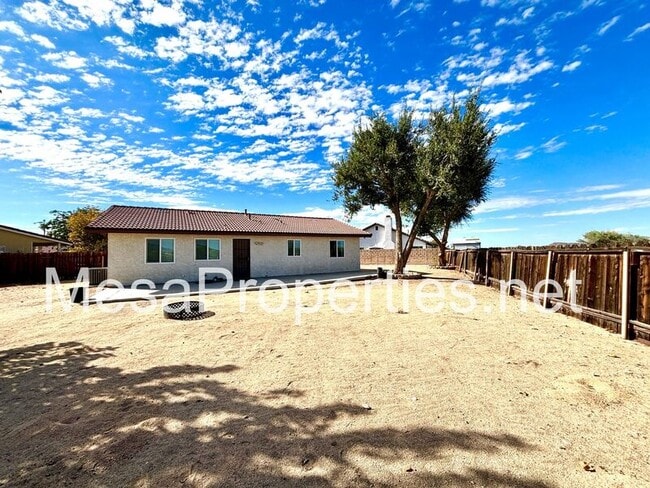 Building Photo - 18390 Mead Ln