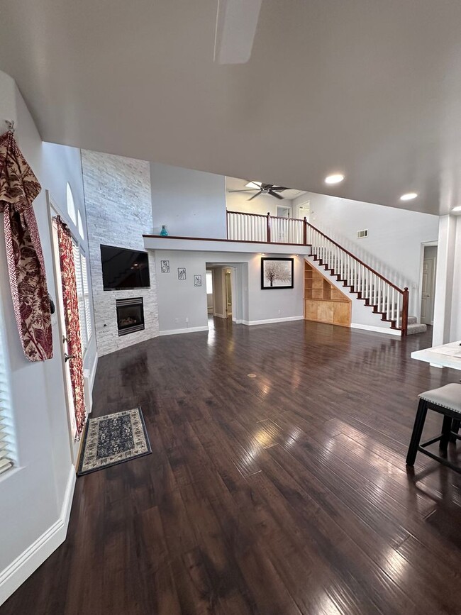 Building Photo - 5302 Doble Aguila Way