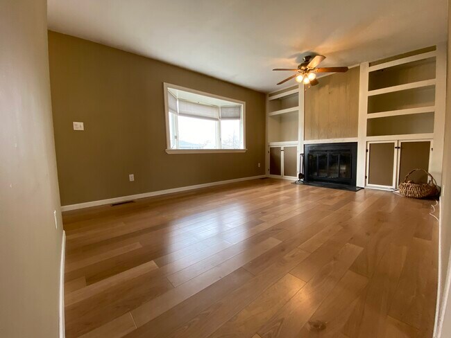 Living/Family Room - 618 Clayton Ave NW