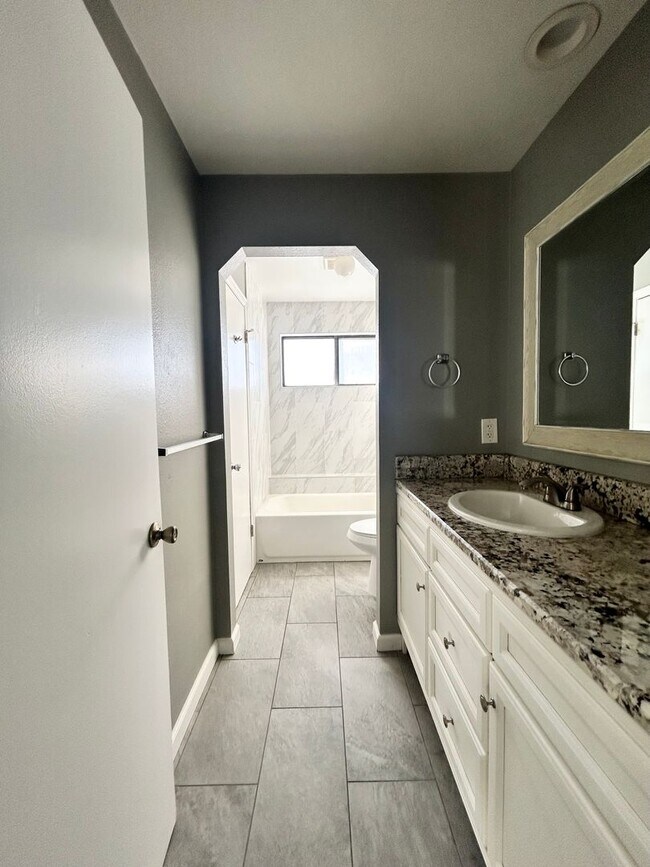 Building Photo - Completely Remodeled Home for Rent in Northwest Longmont