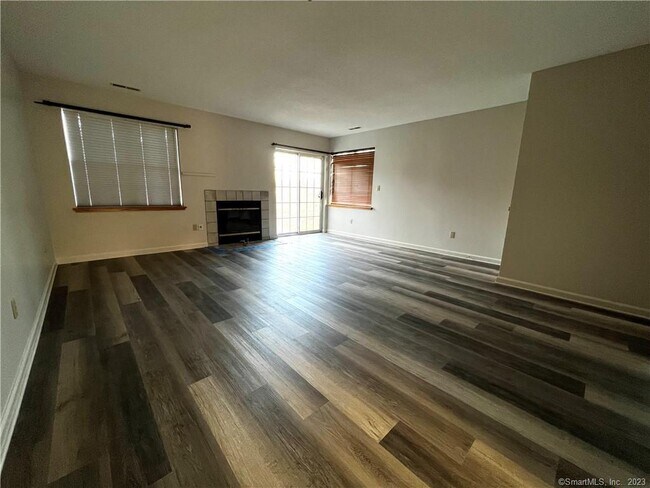 Building Photo - 408 Water Course Row