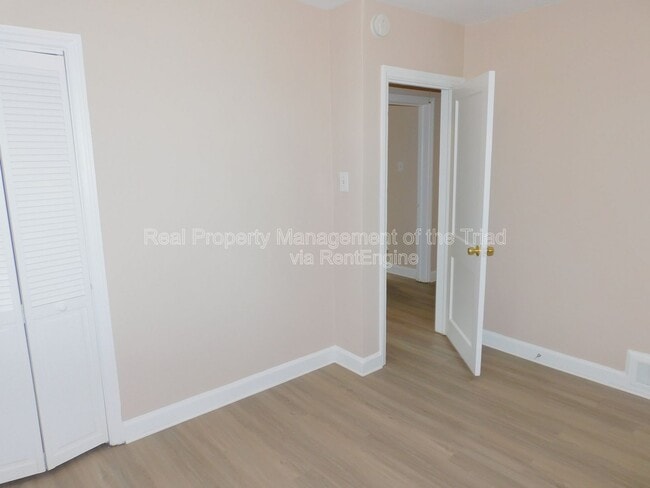 Building Photo - 915 Idlewood Dr