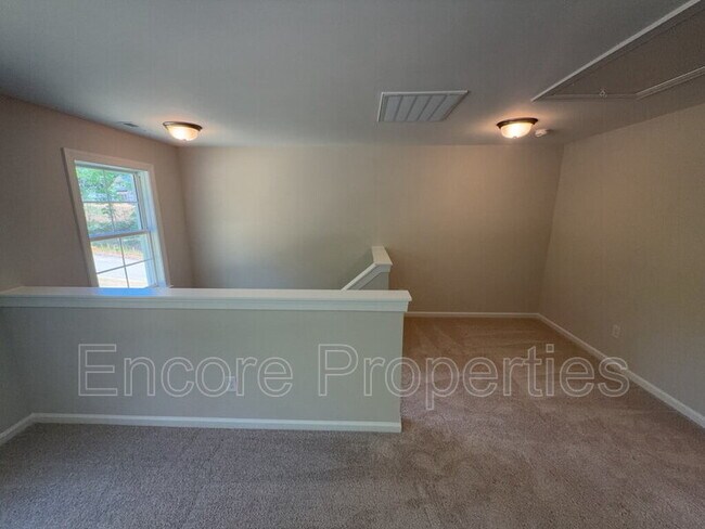 Building Photo - 135 Little Gem Ln