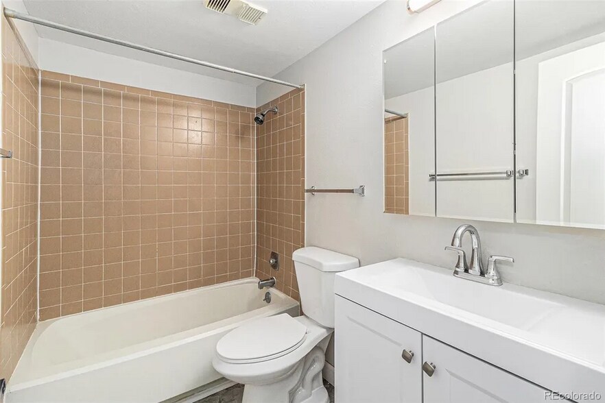 Bathroom 2 - 813 E 14th Ave