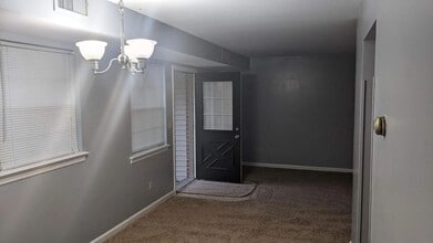 Building Photo - Quiet 1 Bedroom Convenient to Hershey Med and Attractions