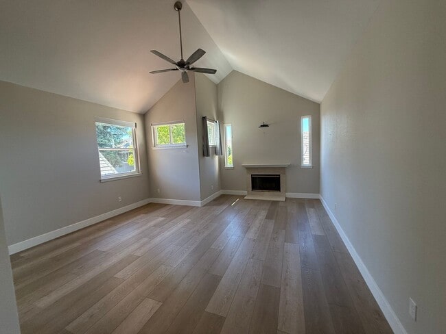 Building Photo - 413 Redrock Way