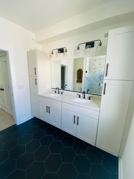 Building Photo - 2013 Abigail St