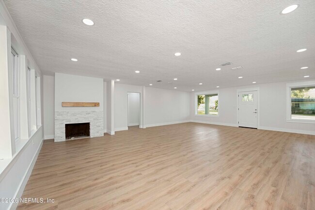 Building Photo - 4308 Worth Dr E