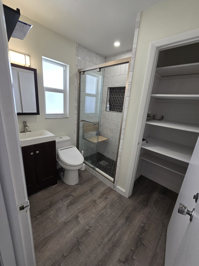 Building Photo - 1535 Queen Rd