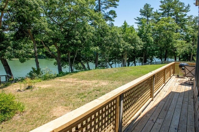 Building Photo - Gorgeous Harpswell Waterfront Property for...