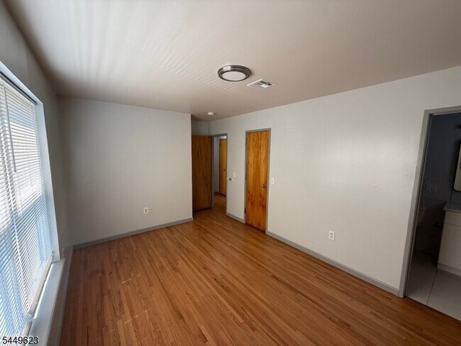Building Photo - 8 Elm St