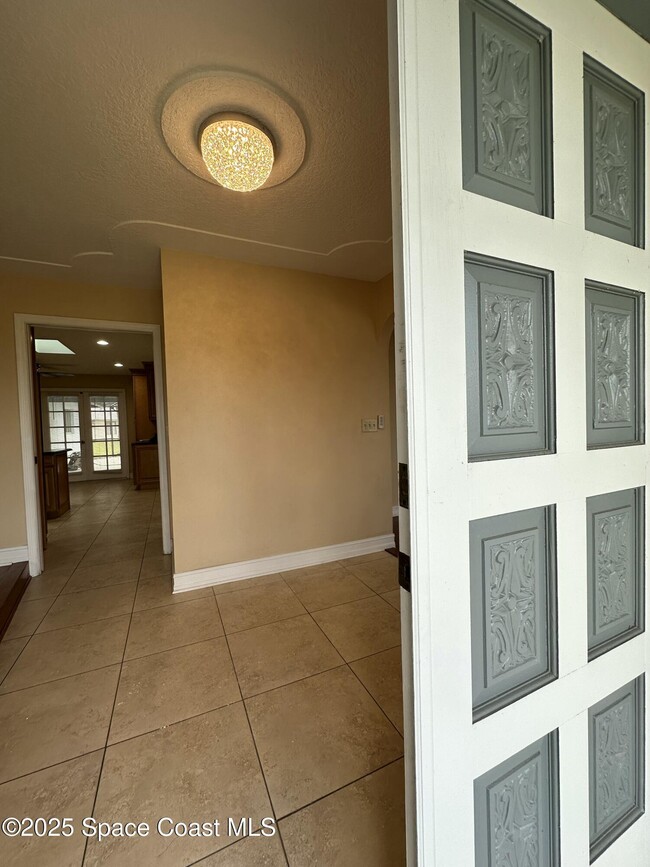 Building Photo - 1084 Herne Ave NE