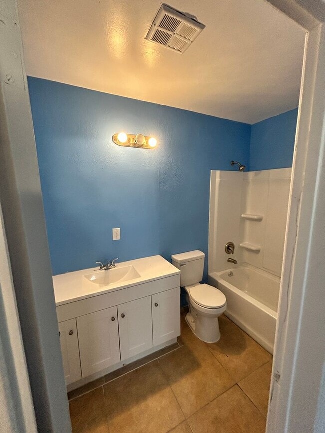 Building Photo - Single Story Home