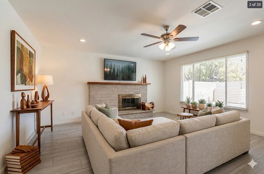 Building Photo - 1262 E Hermosa Dr