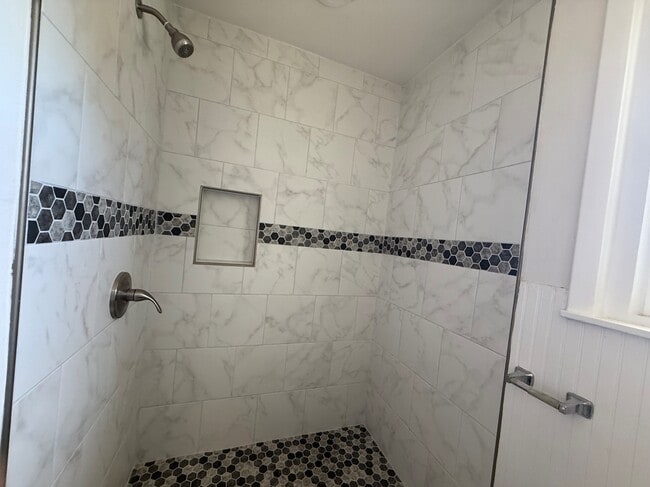 Building Photo - 105 S Magnolia St