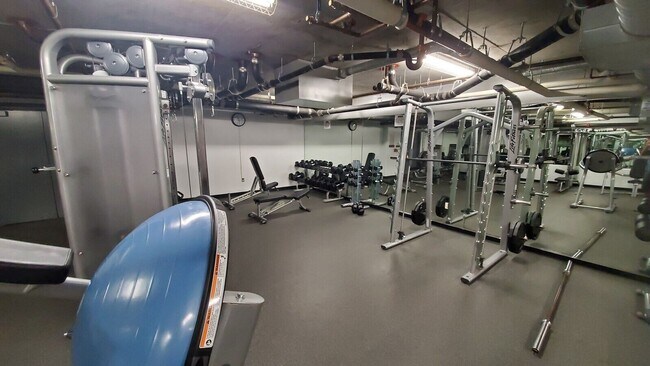 Building Photo - Upgraded 2BR/2BA Corner Unit in East Village – Close proximity to Petco Park w/ Parking & Amenities