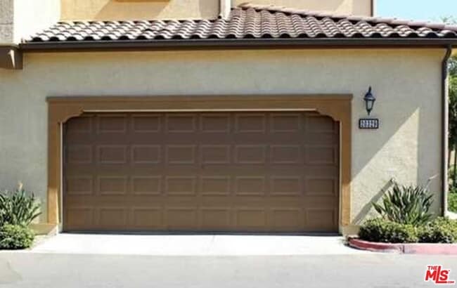 Building Photo - 20329 Paseo Los Arcos