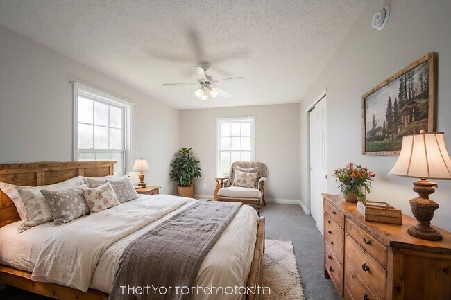 Building Photo - "Charming 3-Bedroom Home with 2.5 Baths and 2,125 Sq Ft in Greenfield, IN!"