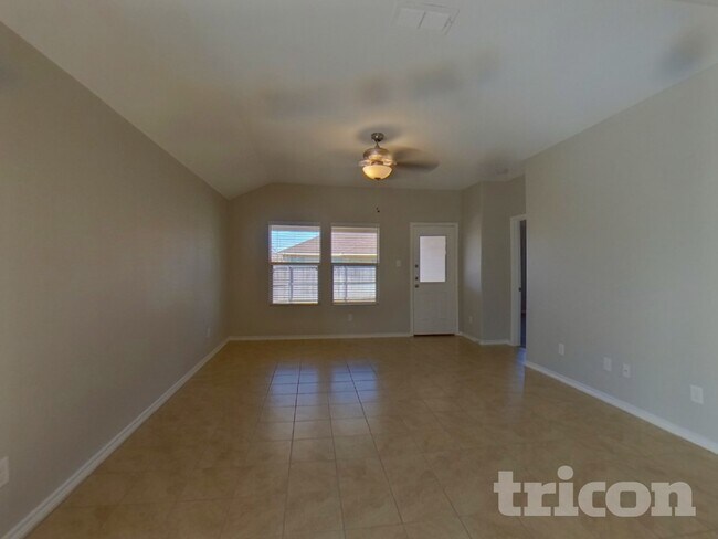 Building Photo - 1104 Autumnwood Dr