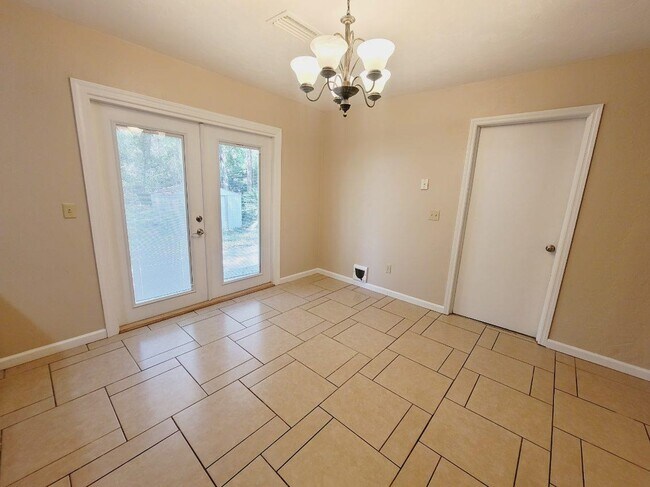 Building Photo - 5680 Doonesbury Way