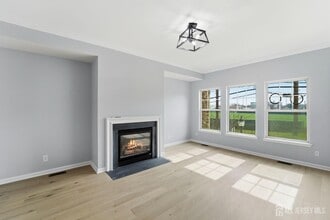 Building Photo - 704 Green Ln