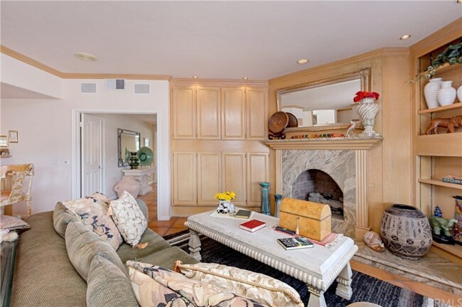 Building Photo - 6 South Peak