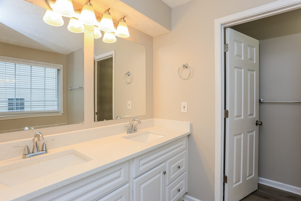 Building Photo - 8079 Clearview Cir