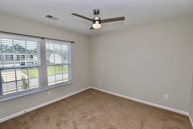 Building Photo - 3680 Moseley Dr